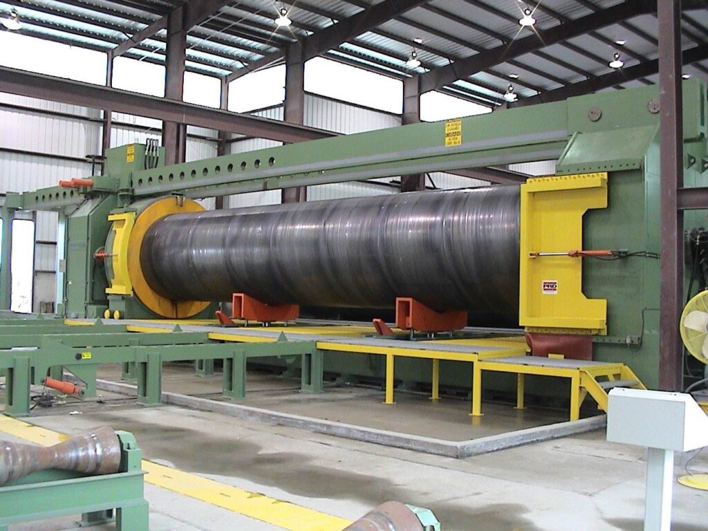 Large welded pipe in a mill hydrostatic test machine