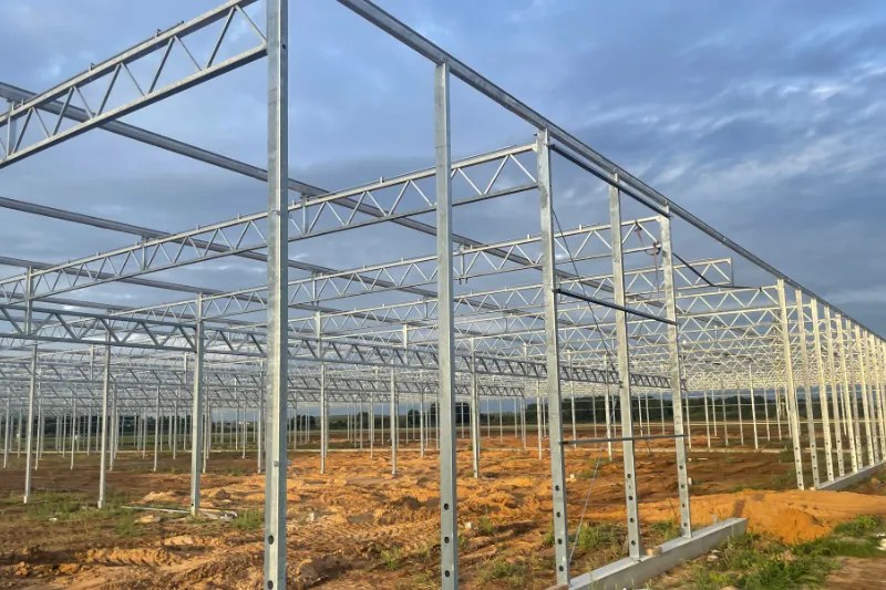 Hot-dip galvanized greenhouse steel frame under construction