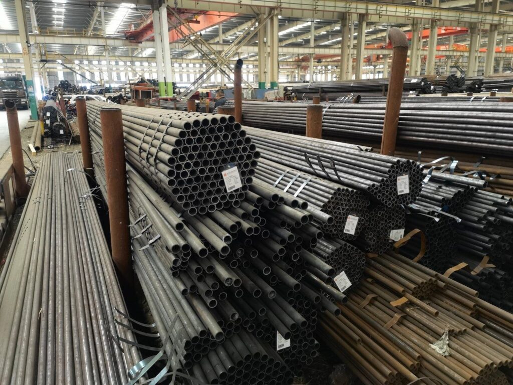 Carbon steel pipes of many sizes stored in warehouse
