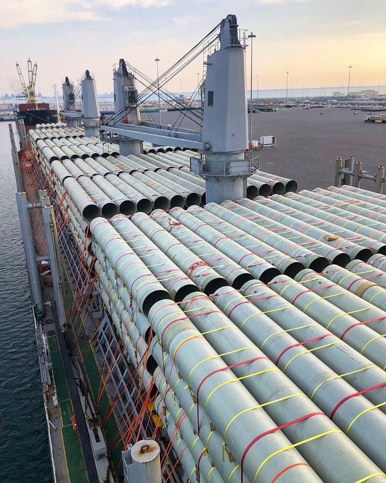 Pipe carrier vessel loaded with coated steel line pipes