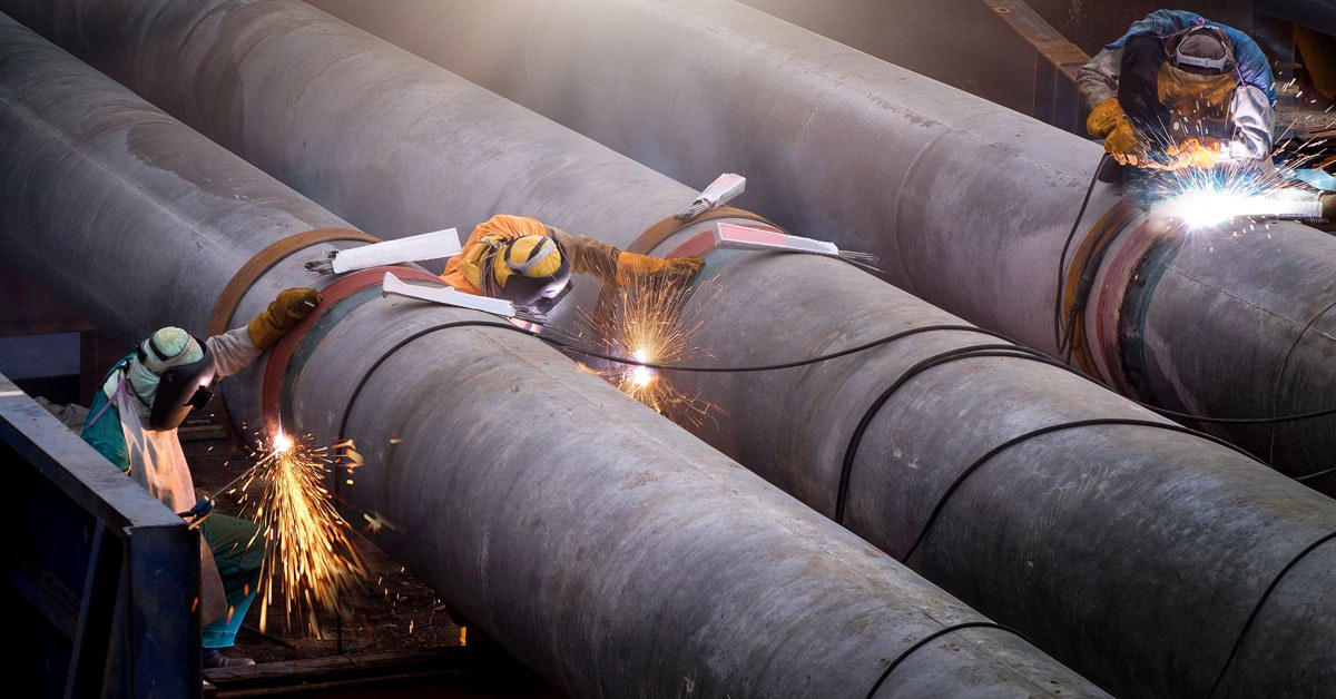 Large diameter steel pipeline under construction